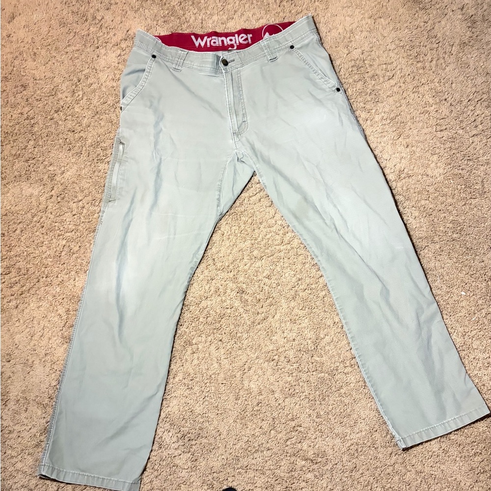 Wrangler Men's Soft Gray Chinos